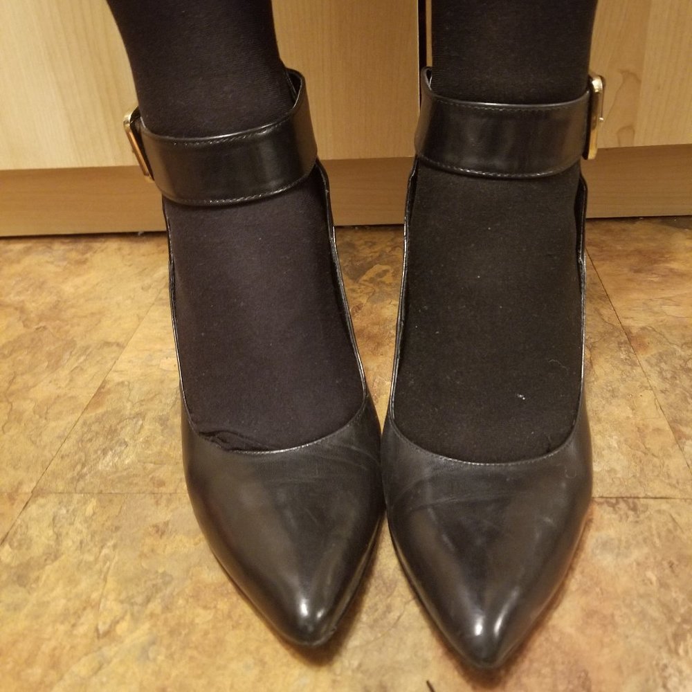 Lightly Worn Black Strappy Buckle Nine West heels